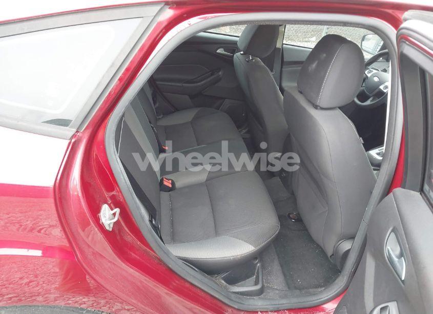 Photo 8 of 2014 Ford Focus SE (VIN 1FADP3K2XEL168141)