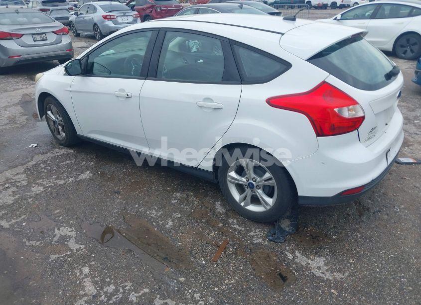 Photo 3 of 2014 Ford Focus SE (VIN 1FADP3K2XEL170956)