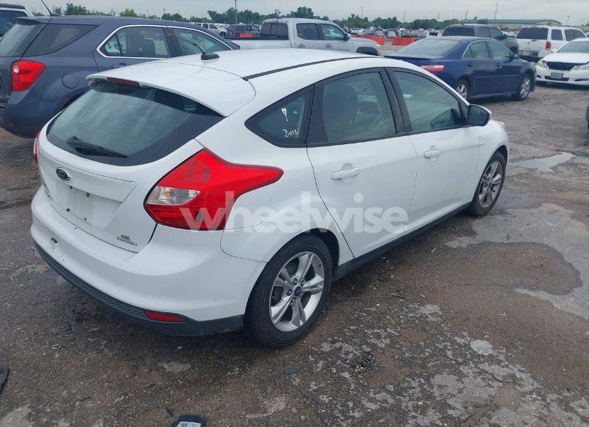 Photo 4 of 2014 Ford Focus SE (VIN 1FADP3K2XEL170956)