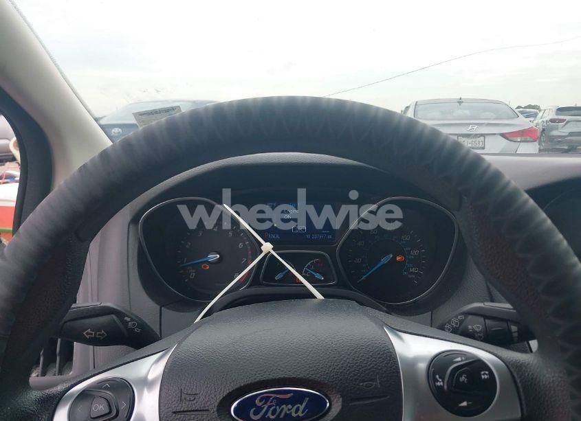 Photo 7 of 2014 Ford Focus SE (VIN 1FADP3K2XEL170956)