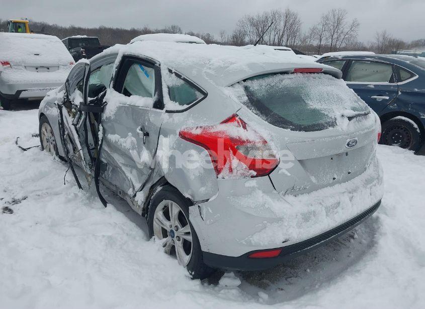 Photo 3 of 2014 Ford Focus SE (VIN 1FADP3K2XEL182119)