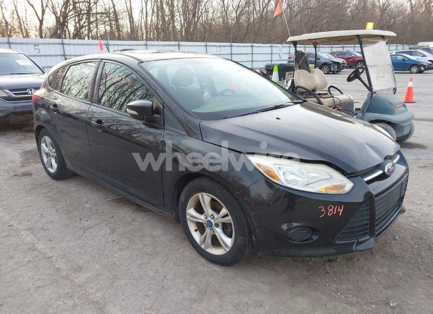 2014 Ford Focus SE (VIN 1FADP3K2XEL225440) main photo