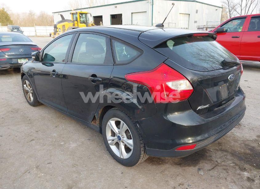 Photo 3 of 2014 Ford Focus SE (VIN 1FADP3K2XEL225440)
