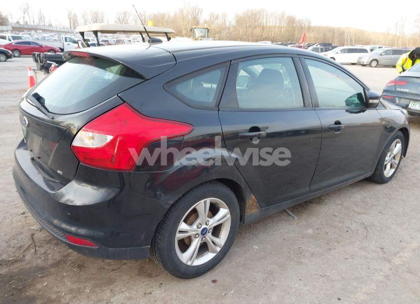 Photo 4 of 2014 Ford Focus SE (VIN 1FADP3K2XEL225440)