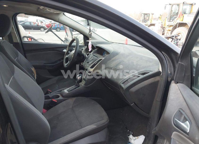 Photo 5 of 2014 Ford Focus SE (VIN 1FADP3K2XEL225440)
