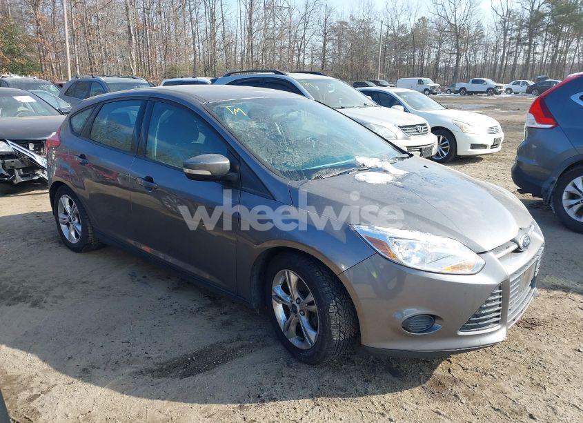 2014 Ford Focus SE (VIN 1FADP3K2XEL233909) main photo