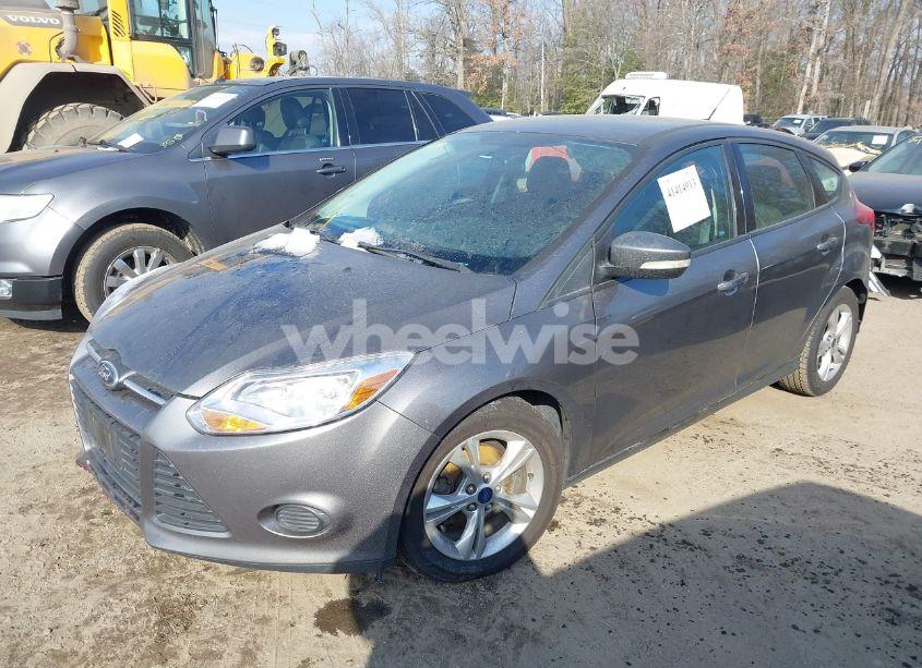 Photo 2 of 2014 Ford Focus SE (VIN 1FADP3K2XEL233909)