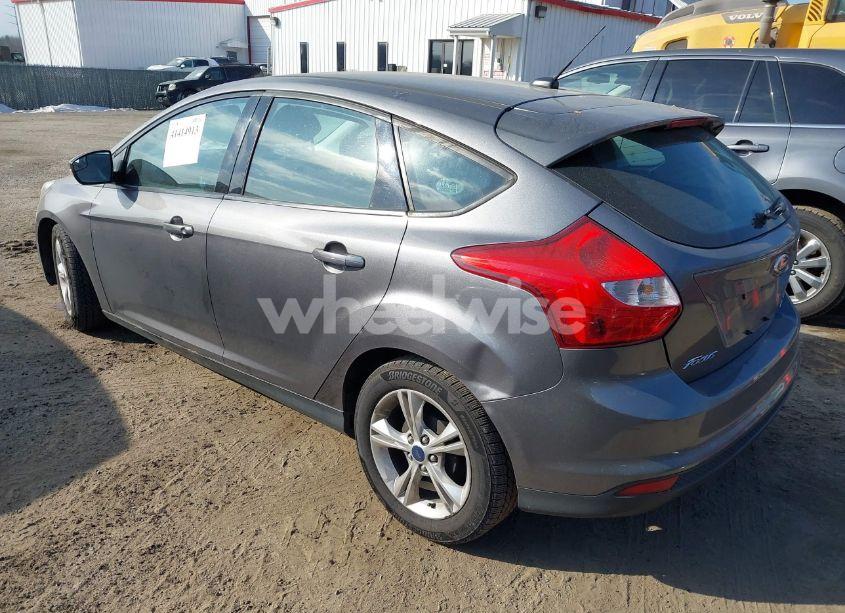 Photo 3 of 2014 Ford Focus SE (VIN 1FADP3K2XEL233909)