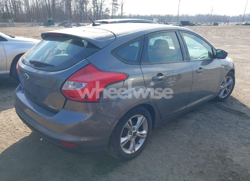 Photo 4 of 2014 Ford Focus SE (VIN 1FADP3K2XEL233909)