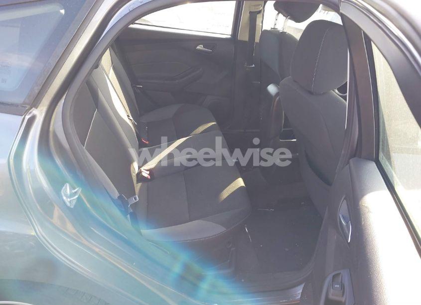 Photo 8 of 2014 Ford Focus SE (VIN 1FADP3K2XEL233909)