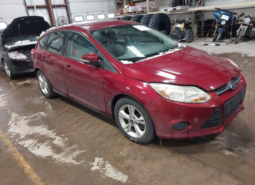 2014 Ford Focus SE (VIN 1FADP3K2XEL246367) main photo