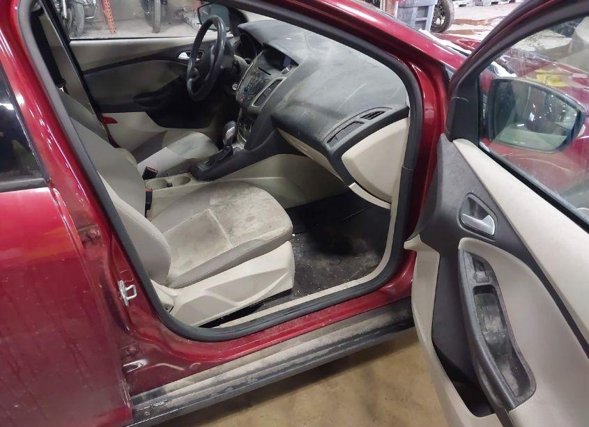 Photo 5 of 2014 Ford Focus SE (VIN 1FADP3K2XEL246367)