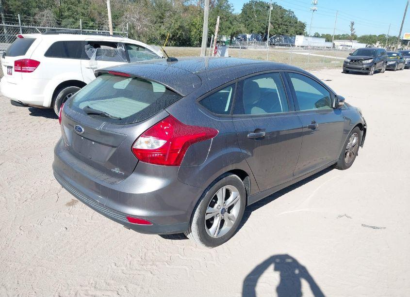 Photo 4 of 2014 Ford Focus SE (VIN 1FADP3K2XEL268434)