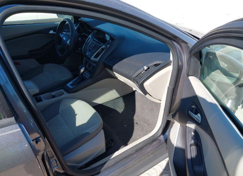 Photo 5 of 2014 Ford Focus SE (VIN 1FADP3K2XEL268434)