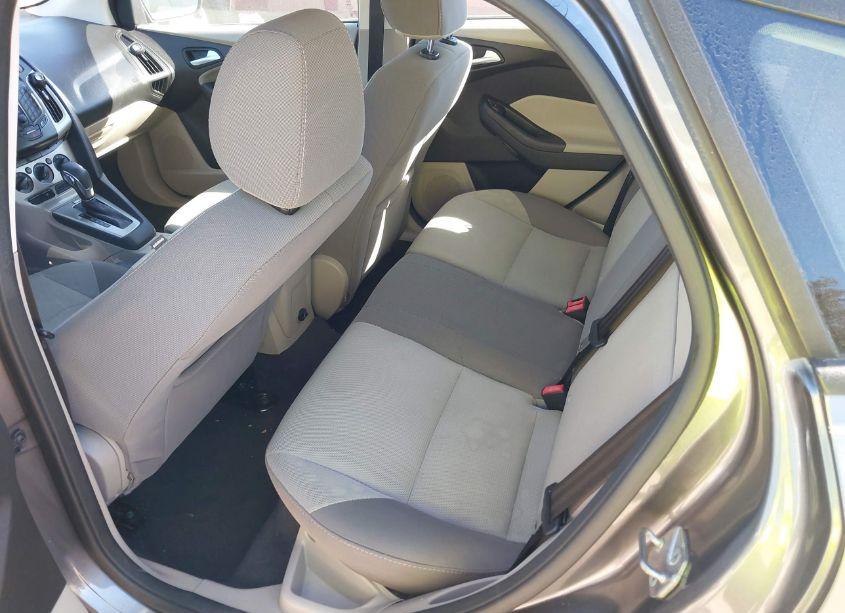Photo 8 of 2014 Ford Focus SE (VIN 1FADP3K2XEL268434)