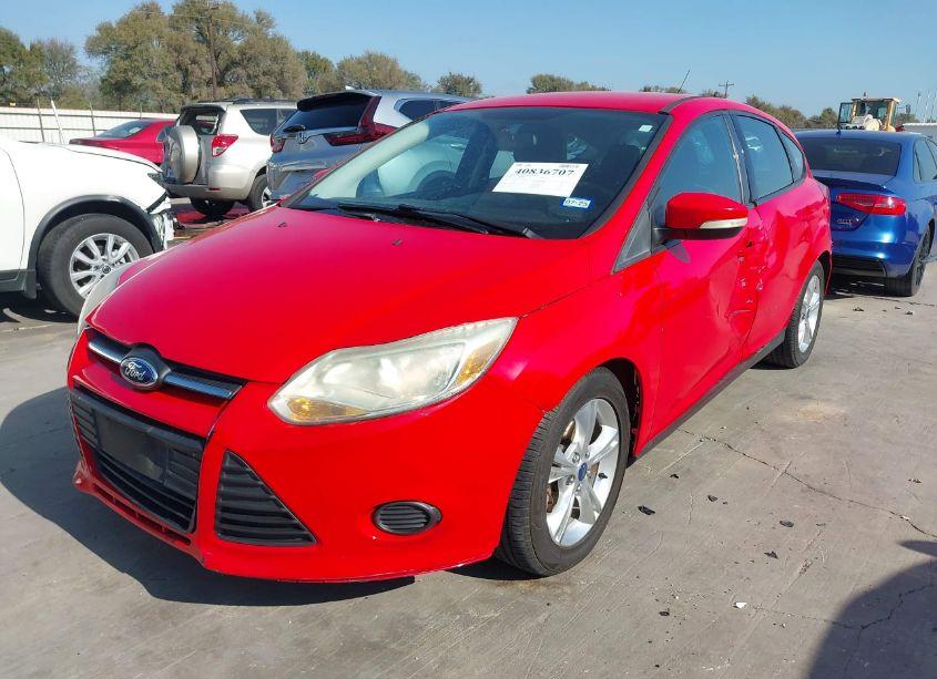 Photo 2 of 2014 Ford Focus SE (VIN 1FADP3K2XEL283726)