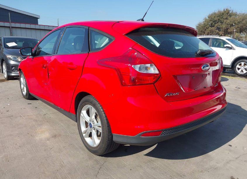 Photo 3 of 2014 Ford Focus SE (VIN 1FADP3K2XEL283726)