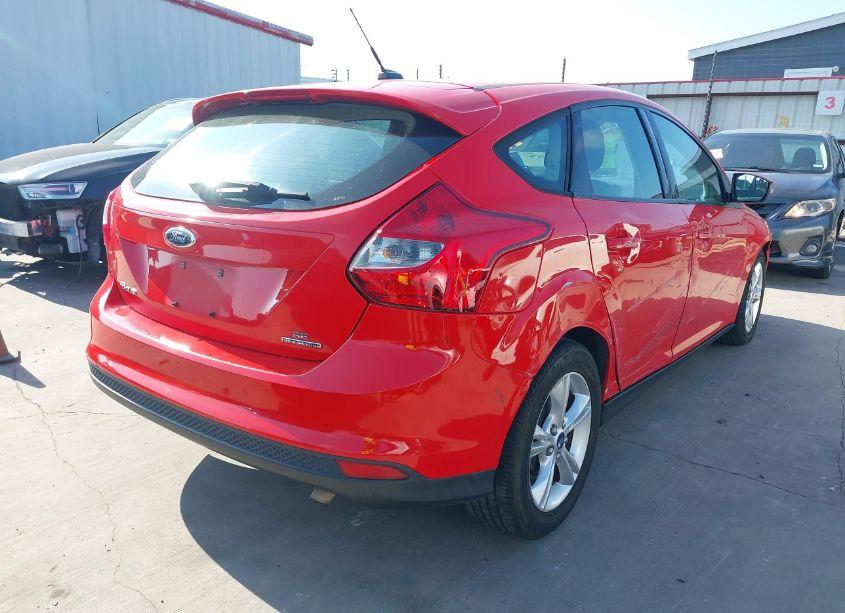 Photo 4 of 2014 Ford Focus SE (VIN 1FADP3K2XEL283726)