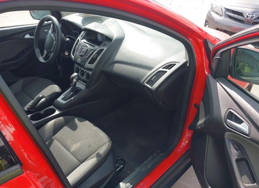 Photo 5 of 2014 Ford Focus SE (VIN 1FADP3K2XEL283726)