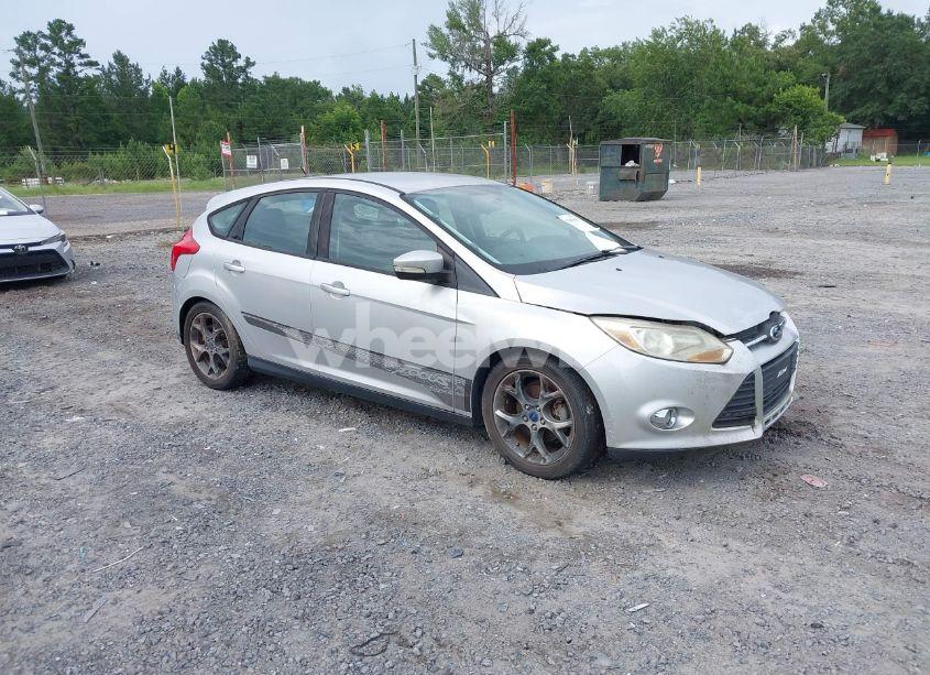 2014 Ford Focus SE (VIN 1FADP3K2XEL298291) main photo
