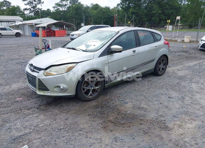 Photo 2 of 2014 Ford Focus SE (VIN 1FADP3K2XEL298291)