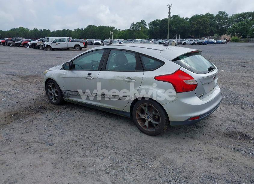 Photo 3 of 2014 Ford Focus SE (VIN 1FADP3K2XEL298291)