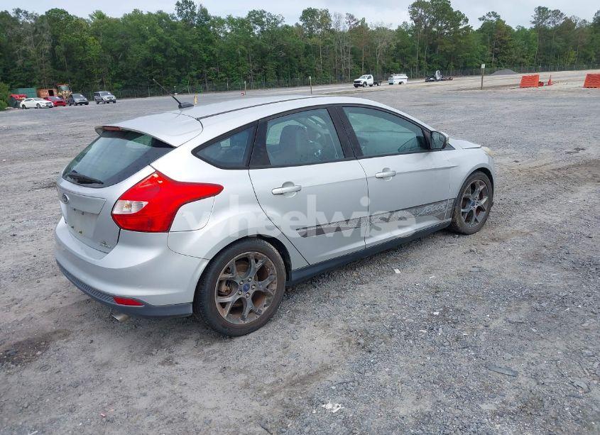 Photo 4 of 2014 Ford Focus SE (VIN 1FADP3K2XEL298291)