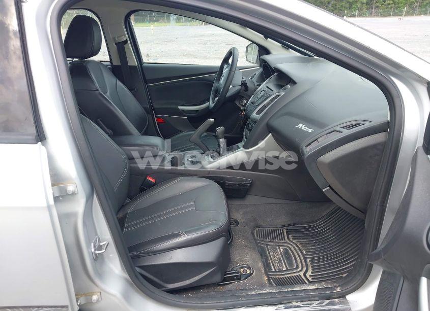 Photo 5 of 2014 Ford Focus SE (VIN 1FADP3K2XEL298291)