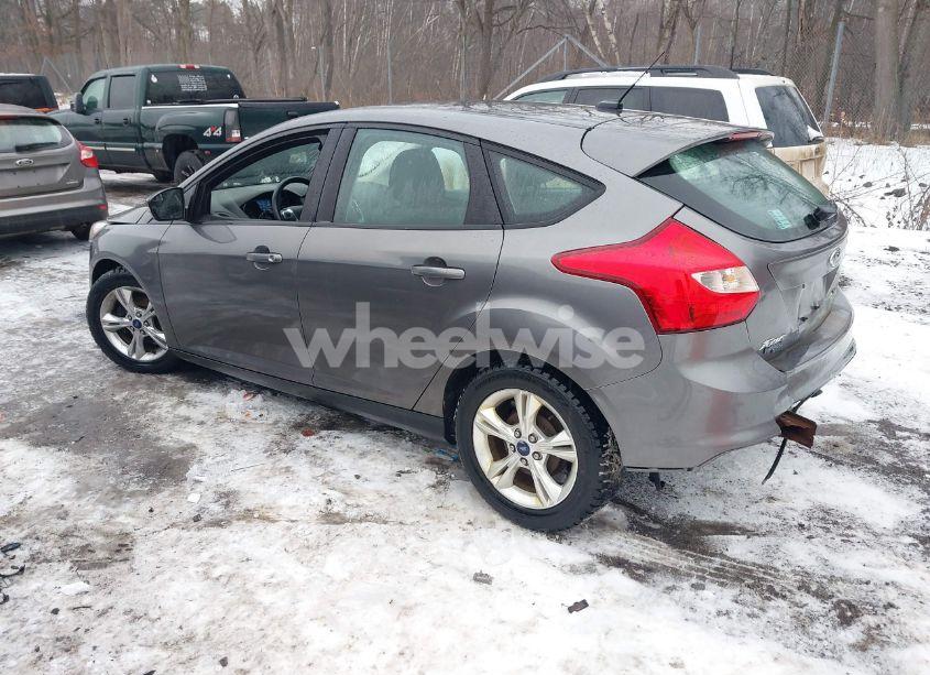 Photo 3 of 2014 Ford Focus SE (VIN 1FADP3K2XEL318765)