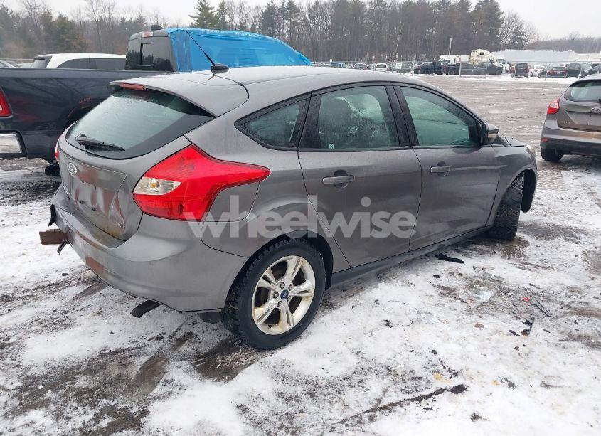 Photo 4 of 2014 Ford Focus SE (VIN 1FADP3K2XEL318765)