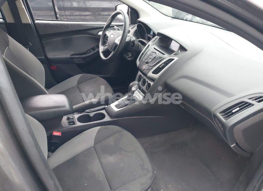 Photo 5 of 2014 Ford Focus SE (VIN 1FADP3K2XEL318765)