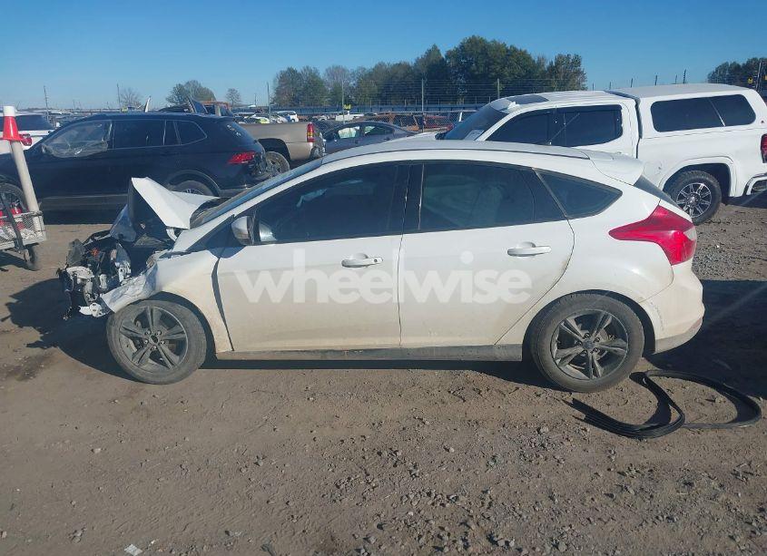 Photo 14 of 2014 Ford Focus SE (VIN 1FADP3K2XEL320130)