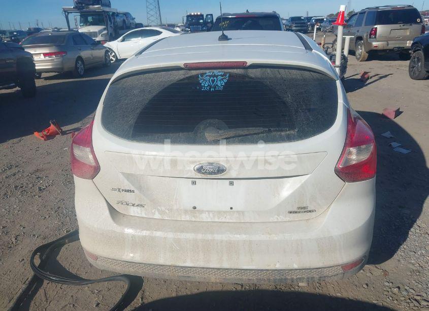 Photo 16 of 2014 Ford Focus SE (VIN 1FADP3K2XEL320130)