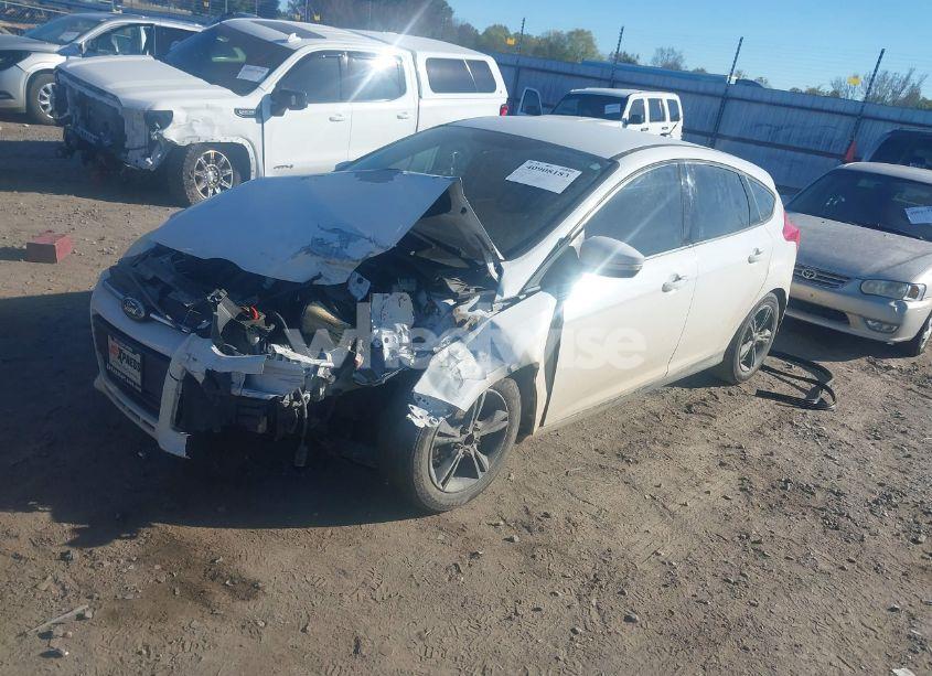 Photo 2 of 2014 Ford Focus SE (VIN 1FADP3K2XEL320130)