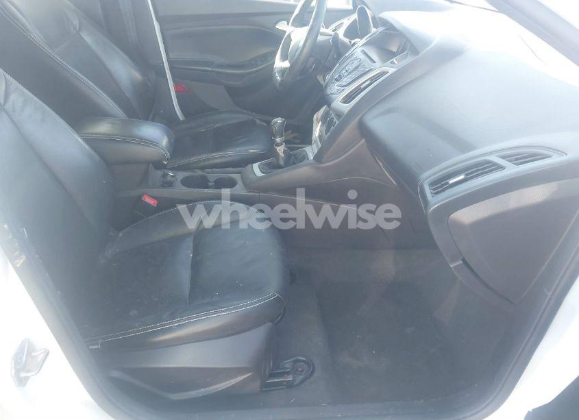 Photo 5 of 2014 Ford Focus SE (VIN 1FADP3K2XEL320130)