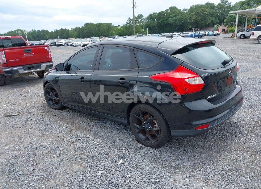 Photo 3 of 2014 Ford Focus SE (VIN 1FADP3K2XEL320225)