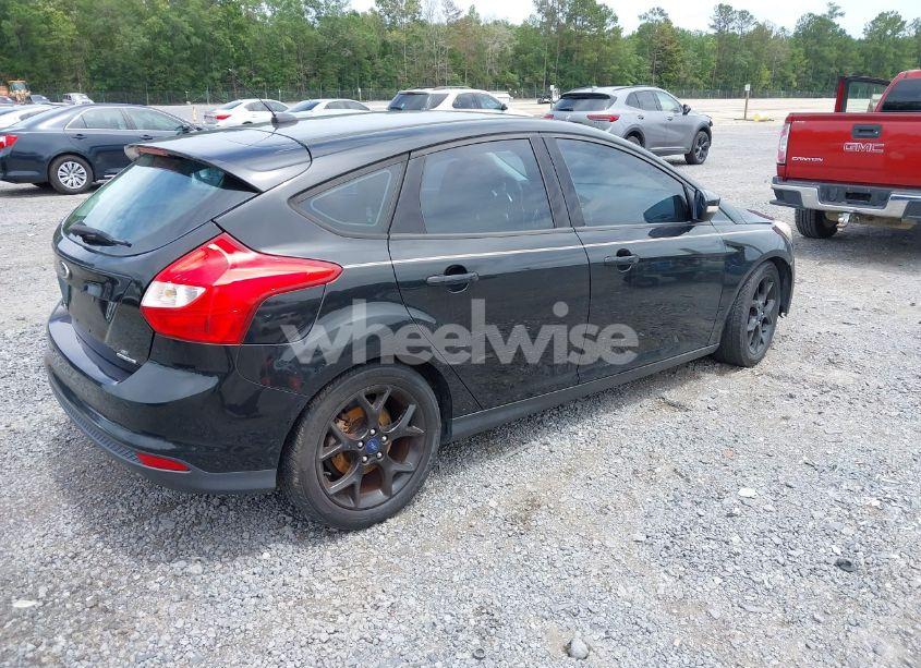 Photo 4 of 2014 Ford Focus SE (VIN 1FADP3K2XEL320225)