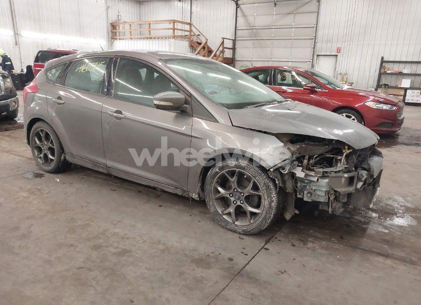 2014 Ford Focus SE (VIN 1FADP3K2XEL326526) main photo