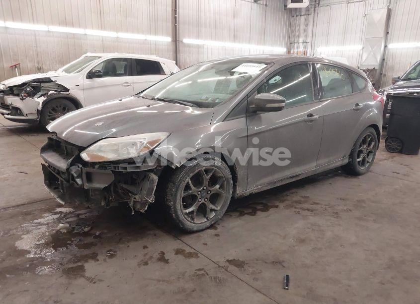 Photo 2 of 2014 Ford Focus SE (VIN 1FADP3K2XEL326526)