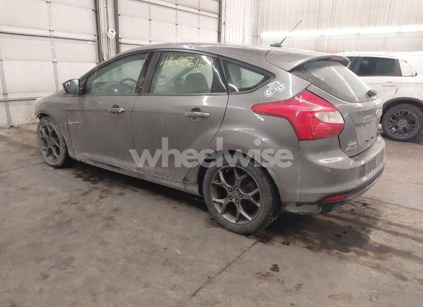 Photo 3 of 2014 Ford Focus SE (VIN 1FADP3K2XEL326526)