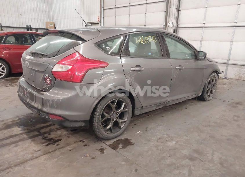 Photo 4 of 2014 Ford Focus SE (VIN 1FADP3K2XEL326526)