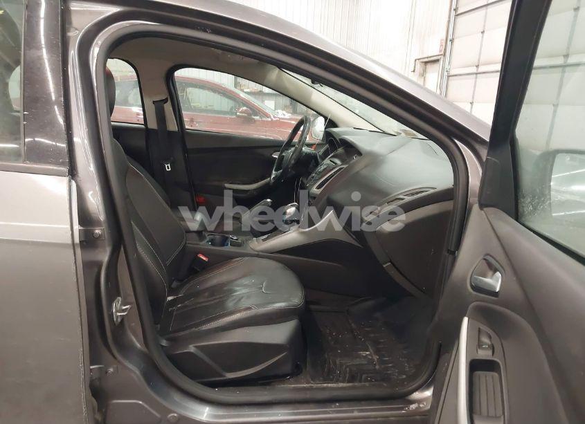 Photo 5 of 2014 Ford Focus SE (VIN 1FADP3K2XEL326526)