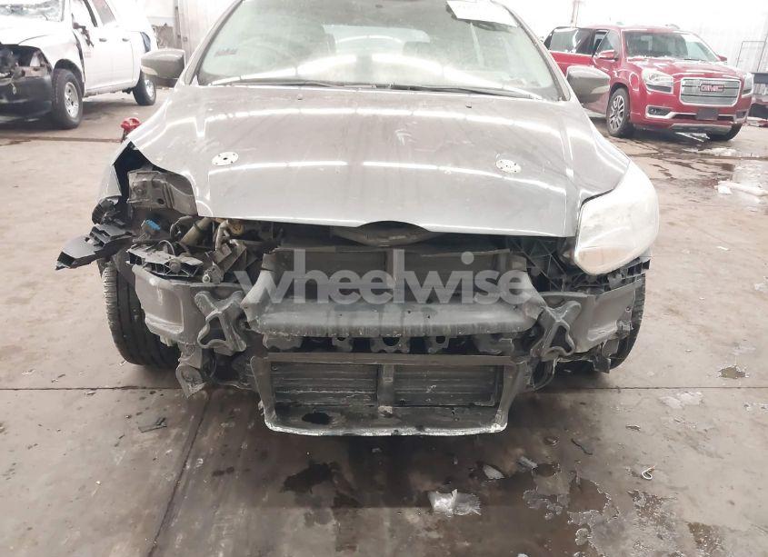 Photo 6 of 2014 Ford Focus SE (VIN 1FADP3K2XEL326526)