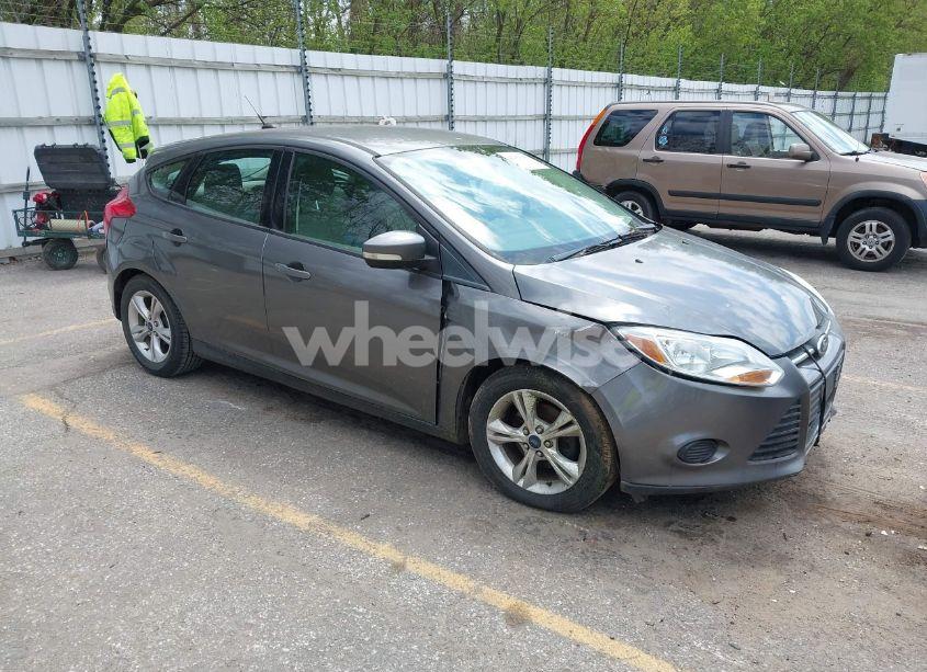 2014 Ford Focus SE (VIN 1FADP3K2XEL326882) main photo
