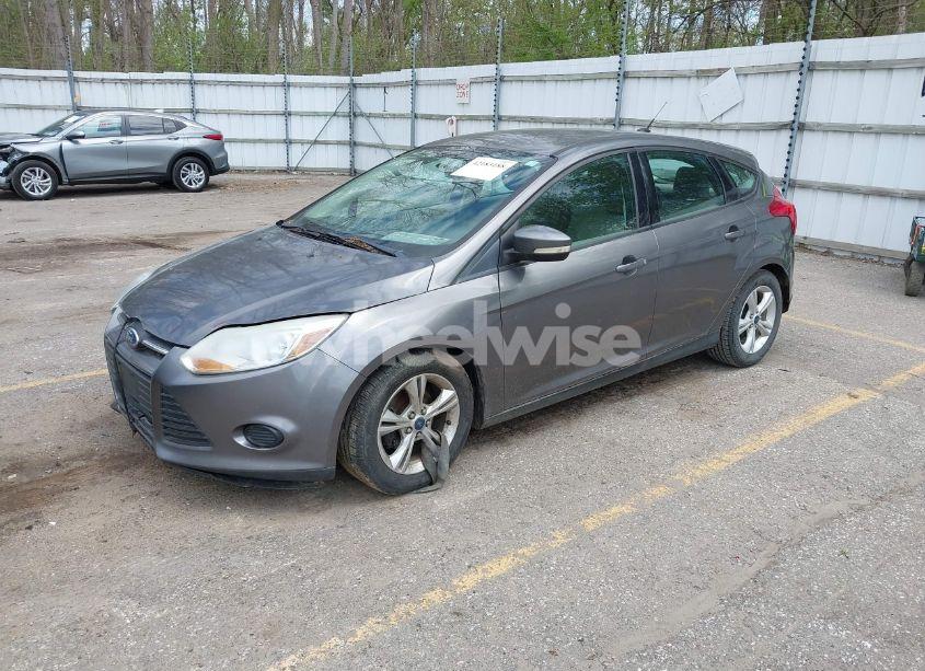 Photo 2 of 2014 Ford Focus SE (VIN 1FADP3K2XEL326882)