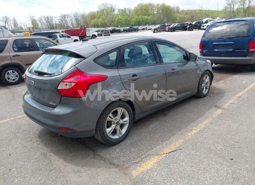 Photo 4 of 2014 Ford Focus SE (VIN 1FADP3K2XEL326882)