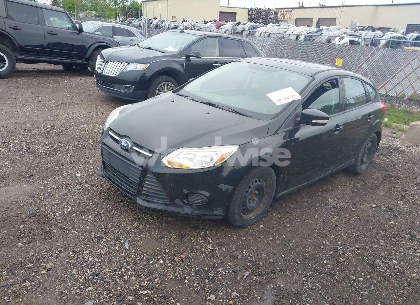 Photo 2 of 2014 Ford Focus SE (VIN 1FADP3K2XEL367139)