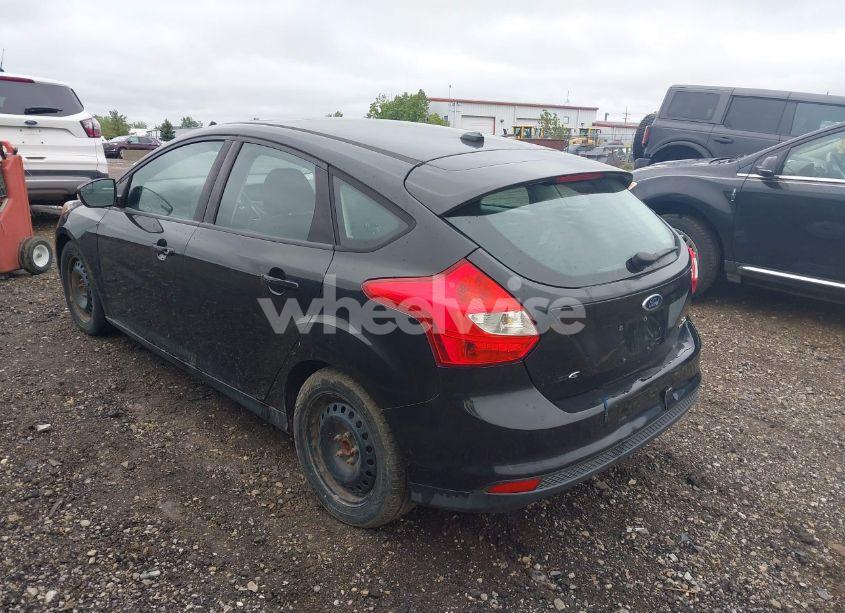 Photo 3 of 2014 Ford Focus SE (VIN 1FADP3K2XEL367139)