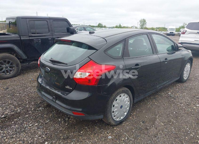 Photo 4 of 2014 Ford Focus SE (VIN 1FADP3K2XEL367139)