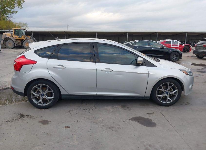 Photo 13 of 2014 Ford Focus SE (VIN 1FADP3K2XEL374916)